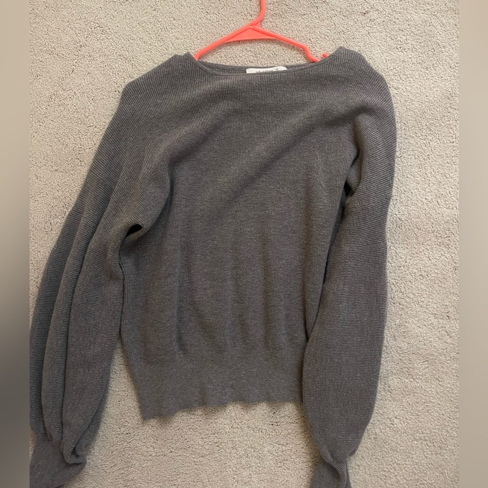 Grey sweater with puff sleeves